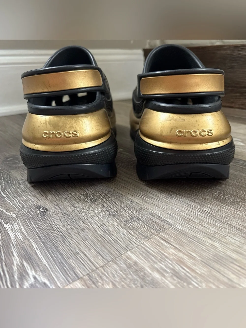 Crocs Mega Crush Metallic Clogs Black & Gold Platform Slip-On Shoes Sz M 8/W 10